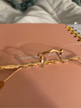Women’s Gold Metal Wire Sunglasses with Twisted Temples